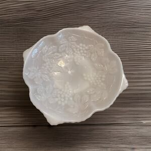 Vintage Anchor Hocking Classic Grape Pattern Milk Glass Pedestal Bowl 8.5”